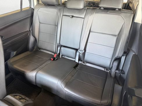 Used 2021 Volkswagen Tiguan SEL AWD/4WD image 9