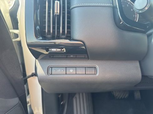 Used 2022 Nissan Pathfinder SV image 14