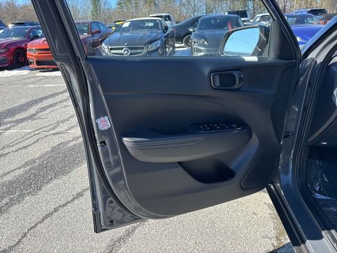 Used 2025 Hyundai Venue Limited image 24