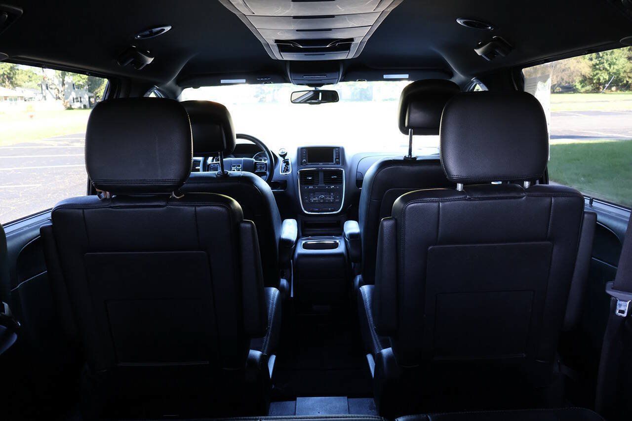 Used 2016 Dodge Grand Caravan SXT FWD image 19