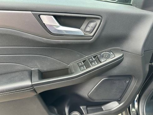 Used 2023 Ford Escape SE image 19