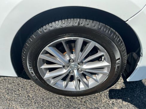 Used 2015 Toyota Corolla LE FWD image 12