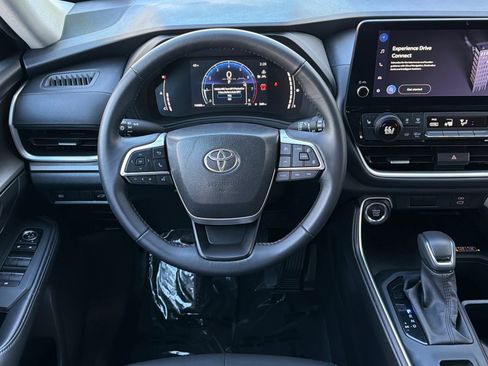 Certified 2025 Toyota Grand Highlander AWD image 14