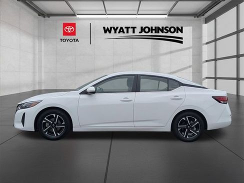 Used 2024 Nissan Sentra SV FWD image 2
