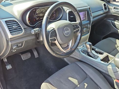 Used 2020 Jeep Grand Cherokee Laredo AWD/4WD image 16