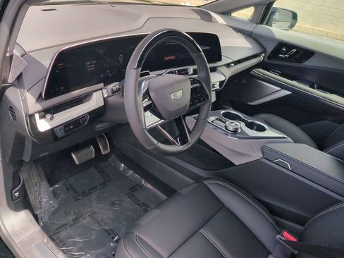 New 2026 Cadillac Optiq Luxury 1 image 11