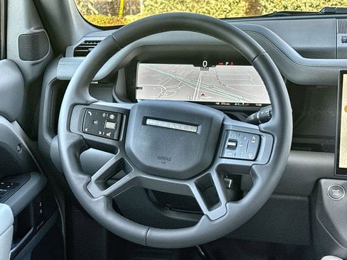 Used 2026 Land Rover Defender 110 S image 21