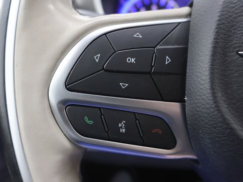 Used 2019 Chrysler Pacifica Limited w/ Tire & Wheel Group image 17