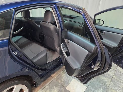 Used 2015 Toyota Prius Five w/ Advanced Technology Package FWD image 12