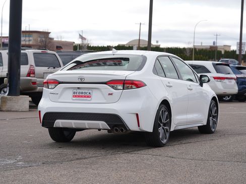 Used 2022 Toyota Corolla SE FWD image 3