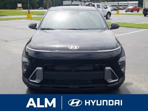 New 2026 Hyundai Venue SE image 2