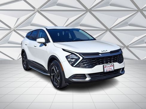 Used 2023 Kia Sportage LX image 2