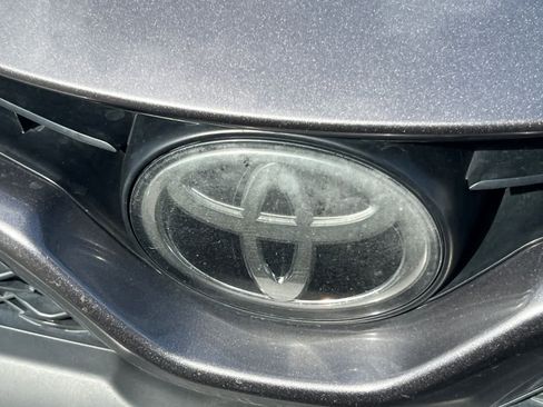 Used 2020 Toyota Camry SE image 13