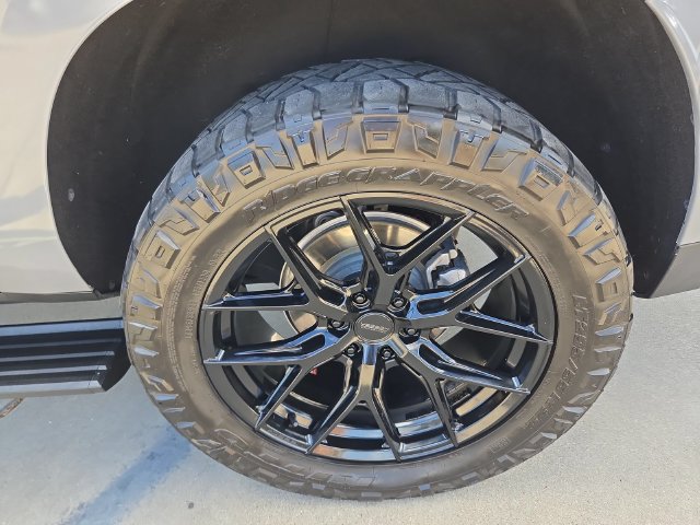 Used 2025 GMC Yukon XL AT4 Ultimate AWD/4WD image 32