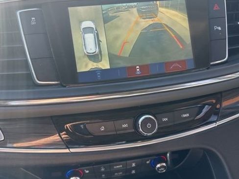 Used 2018 Buick Enclave Essence image 26