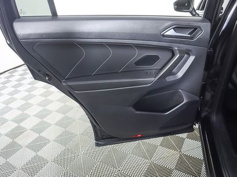 Used 2022 Volkswagen Tiguan SE image 25