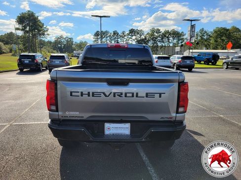 Used 2024 Chevrolet Colorado ZR2 w/ Technology Package AWD/4WD image 5