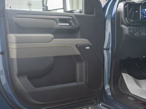 Used 2024 Chevrolet Silverado 2500 ZR2 w/ Technology Package image 43