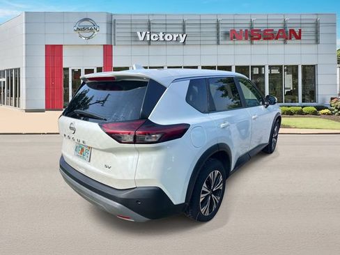 Used 2023 Nissan Rogue SV FWD image 2
