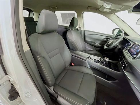 Used 2024 Nissan Rogue S image 27