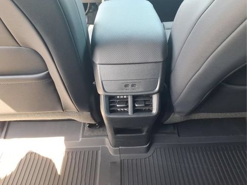New 2026 Chevrolet Equinox LT w/ Convenience Package II AWD/4WD image 16