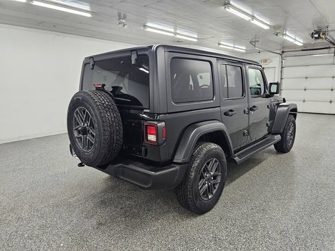 Used 2024 Jeep Wrangler Unlimited Sport AWD/4WD image 4