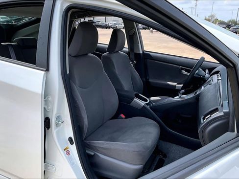 Used 2014 Toyota Prius Prime image 9