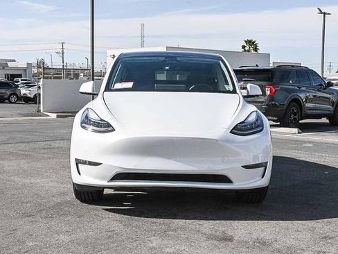 Used 2021 Tesla Model Y Long Range image 2