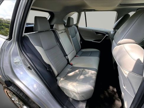 Used 2021 Toyota RAV4 XLE Premium AWD/4WD image 31