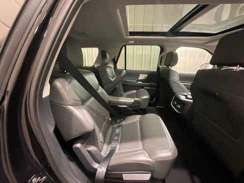 Used 2025 Ford Expedition Active RWD image 17