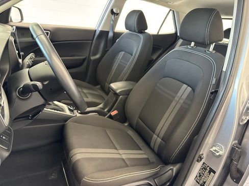 Used 2025 Hyundai Venue SEL FWD image 15