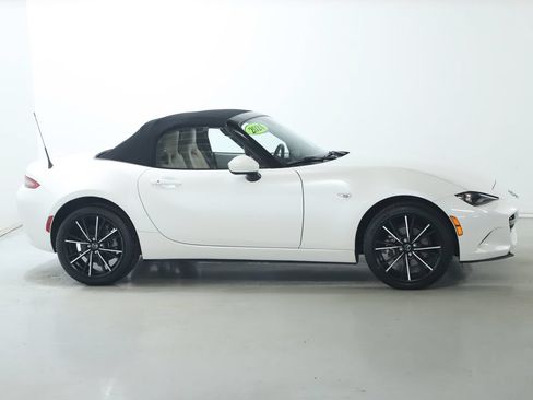 Used 2024 MAZDA MX-5 Miata Grand Touring RWD image 11
