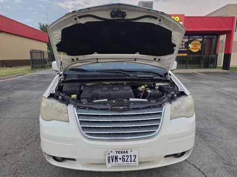 Used 2010 Chrysler Town & Country Touring Plus image 33