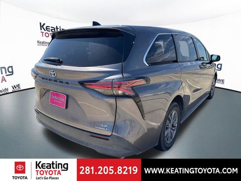 Used 2021 Toyota Sienna LE FWD image 7