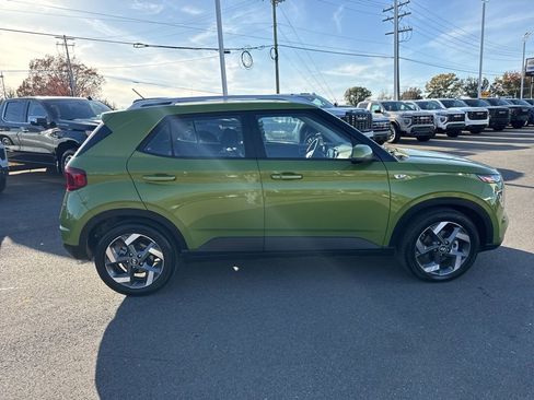 Used 2024 Hyundai Venue SEL image 6