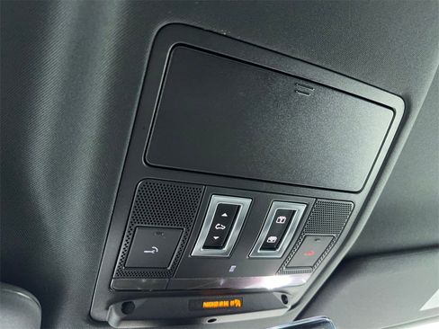 Used 2022 Land Rover Defender 110 SE image 38