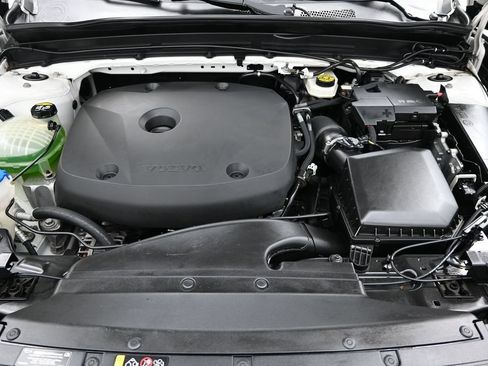 Used 2019 Volvo XC40 T5 Momentum AWD/4WD image 22