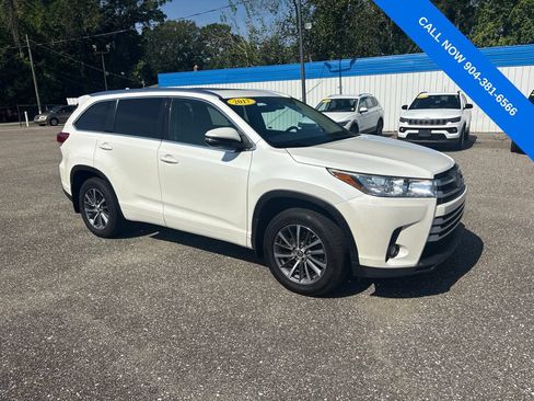 Used 2017 Toyota Highlander XLE AWD/4WD image 1