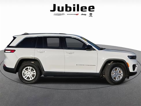 Used 2023 Jeep Grand Cherokee Laredo w/ Luxury Tech Group I image 34