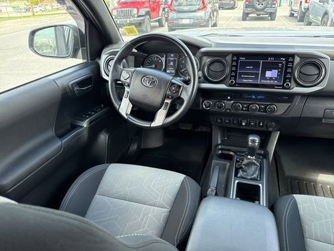 Used 2021 Toyota Tacoma TRD Off-Road w/ Technology Package AWD/4WD image 11