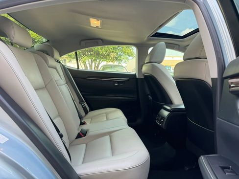 Used 2013 Lexus ES 350 w/ Premium Pkg FWD image 26