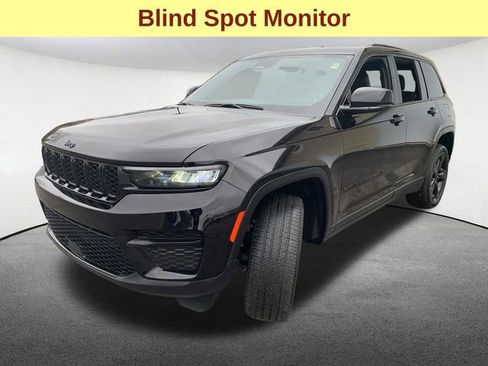 Used 2024 Jeep Grand Cherokee Altitude AWD/4WD image 5