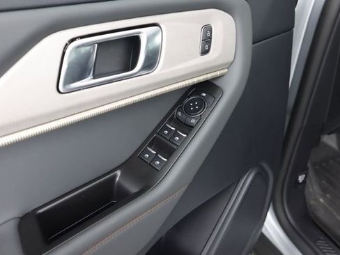 Certified 2025 Ford Explorer Active w/ Active Comfort Package image 31