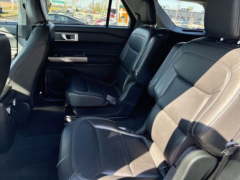 Used 2022 Ford Explorer XLT w/ Equipment Group 202A RWD image 18