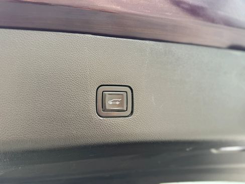 Used 2020 Chevrolet Traverse Premier image 11