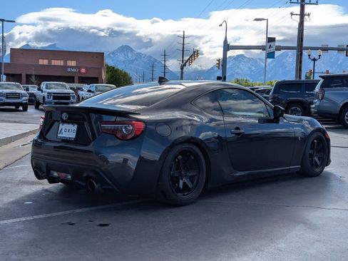 Used 2019 Toyota 86 RWD image 4
