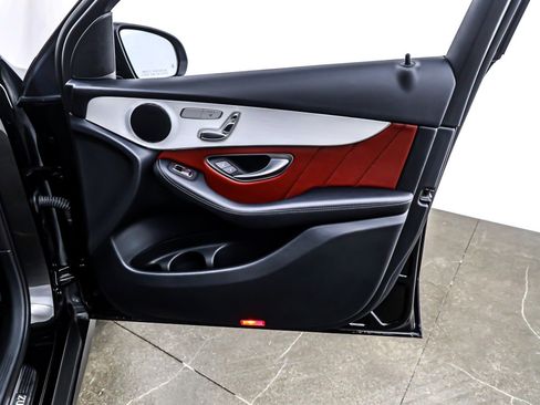 Used 2022 Mercedes-Benz GLC 300 image 24