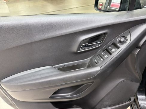 Used 2019 Chevrolet Trax LS w/ Tint and Cruise Package image 17