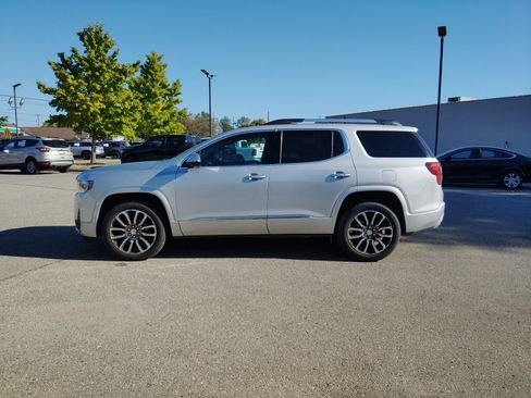 Used 2020 GMC Acadia Denali image 2