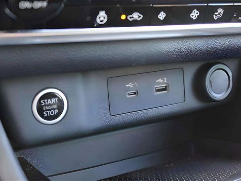 Used 2021 Nissan Rogue SV w/ Premium Package image 25